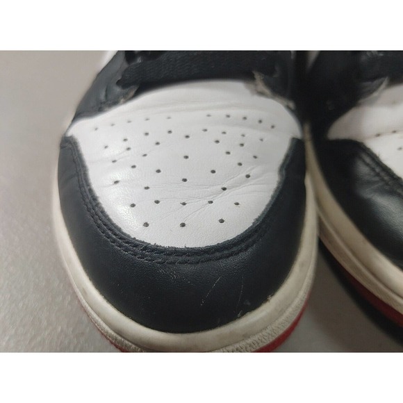 Nike Air Jordan 1 Retro Black Toe 2013 Size 8.5 main image 9